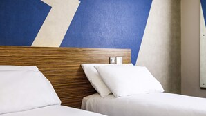 Double Room, 1 Double Bed, Accessible | Desk, laptop workspace, blackout drapes, iron/ironing board (on request) - Ibis Budget Heathrow Terminal 5 (Slough)