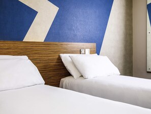 Double Room, 1 Double Bed, Accessible | Desk, laptop workspace, blackout drapes, iron/ironing board - Ibis Budget Heathrow Terminal 5 (Slough)