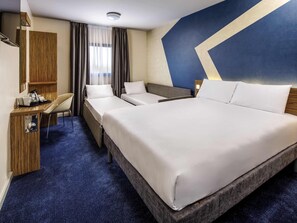 Desk, laptop workspace, blackout curtains, iron/ironing board - Ibis Budget Heathrow Terminal 5 (Slough)