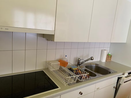 Refrigerador con freezer, microondas, horno, lavavajillas