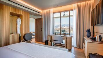 Literie de qualité supérieure, matelas mémoire de forme, minibar