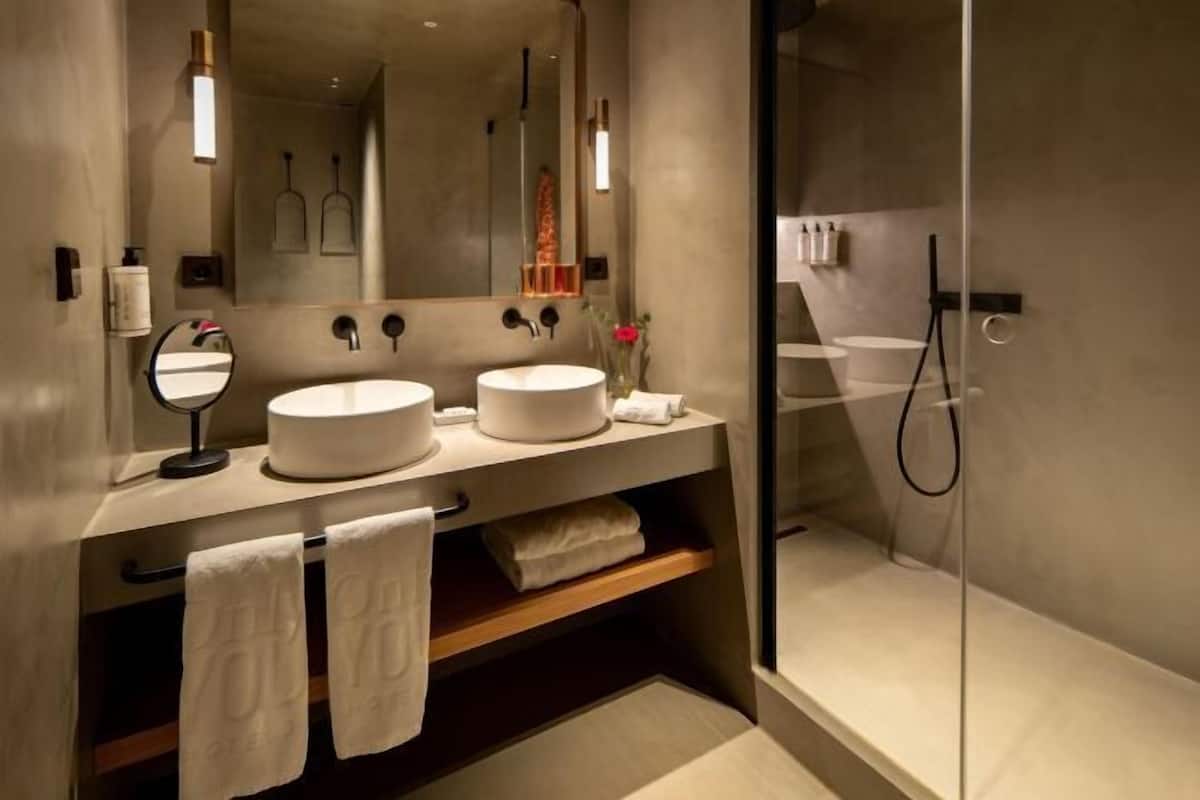Rainfall showerhead, hair dryer, bathrobes, slippers