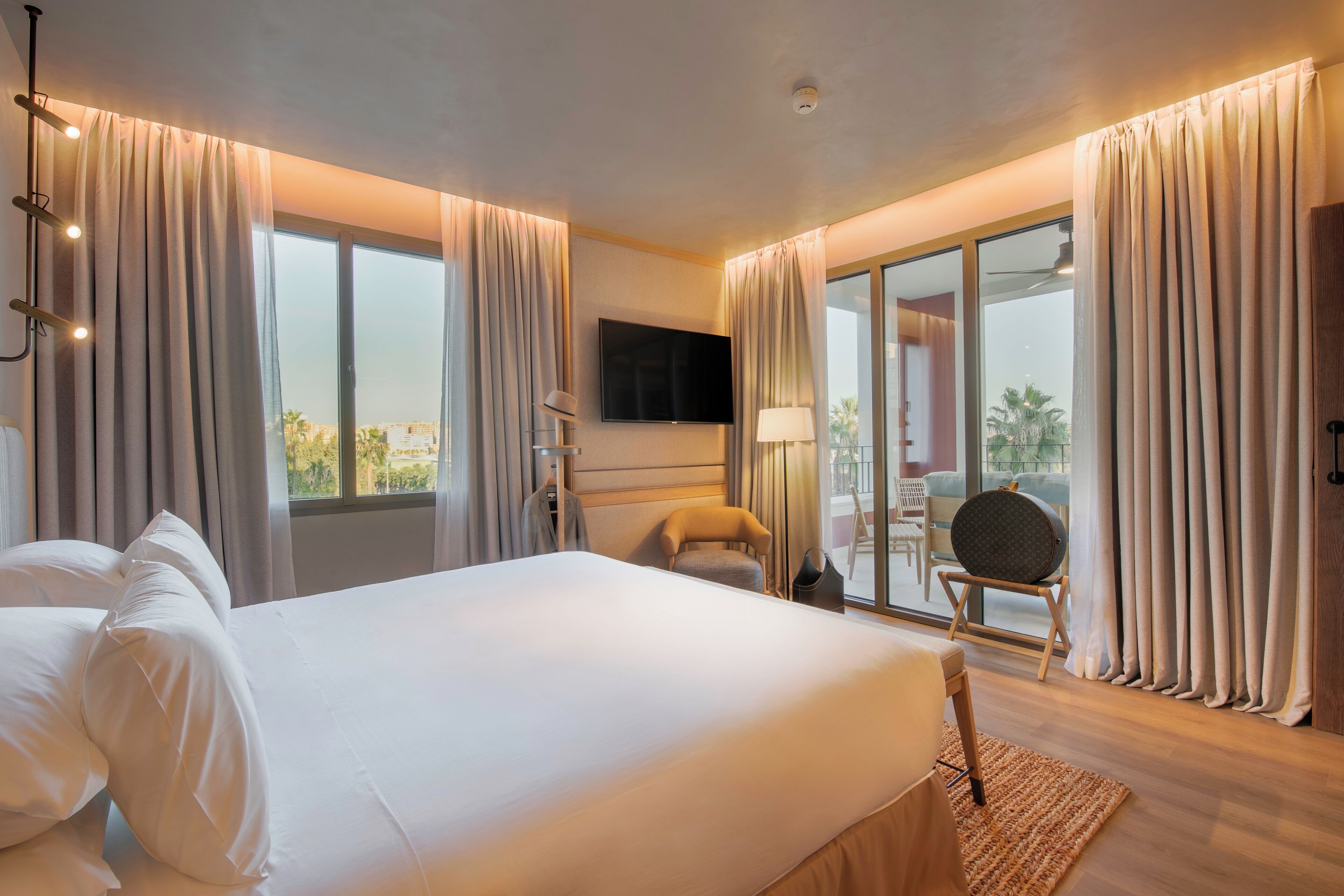 Luxe beddengoed, bedden met traagschuimmatras, een kluis op de kamer