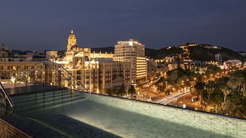 Poolside bar