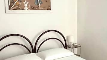 1 bedroom, bed sheets