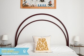 Room - RS324 - Marcelli, seafront three-room apartment with beach included (Marcelli)