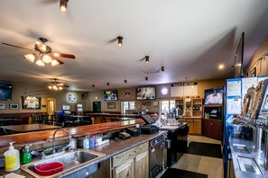 Sports bar - Sportsmans Lodge (Ennis)