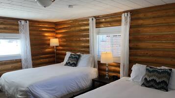 Traditional-Ferienhütte, 2 Queen-Betten (Cabin 8) | Kostenloses WLAN, Bettwäsche