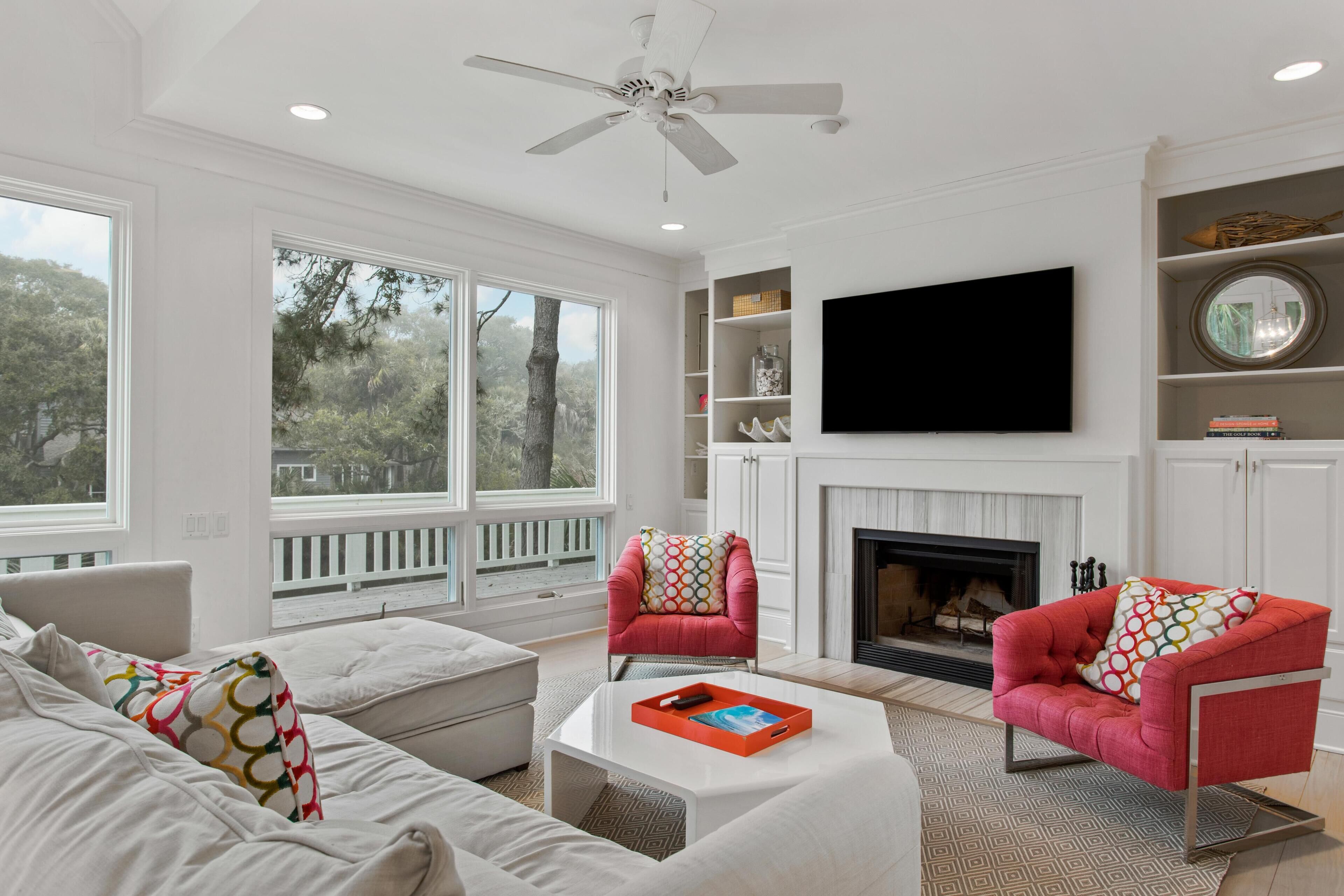 20 Surfsong: 4BR Home, Across Street from Beach, Credit for Bikes/Beach Gear