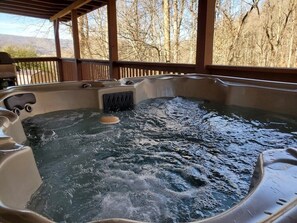 Outdoor spa tub - Wakulla Woods Retreat (Waynesville)
