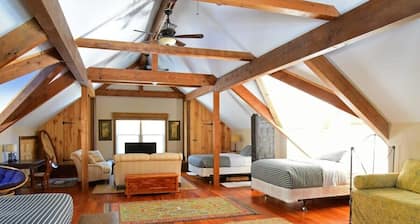 Peaceful, Post and Beam Loft, Sleeps 9