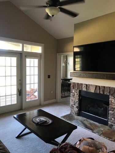 Hole in One Mountain Retreat 2 Bedroom, 2 Bath, Beautiful View