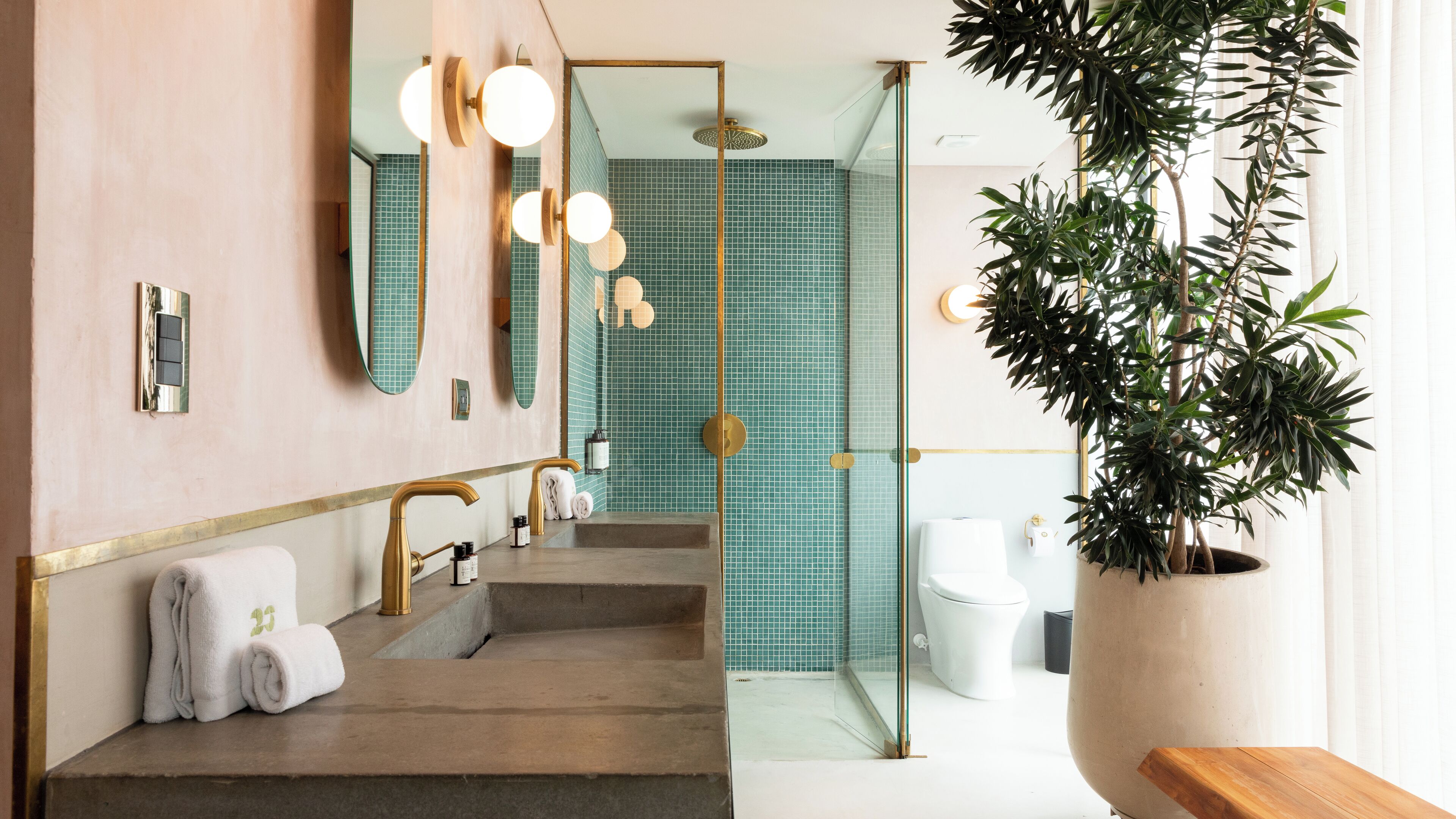 1 bedroom, egyptian cotton sheets, premium bedding, down duvets