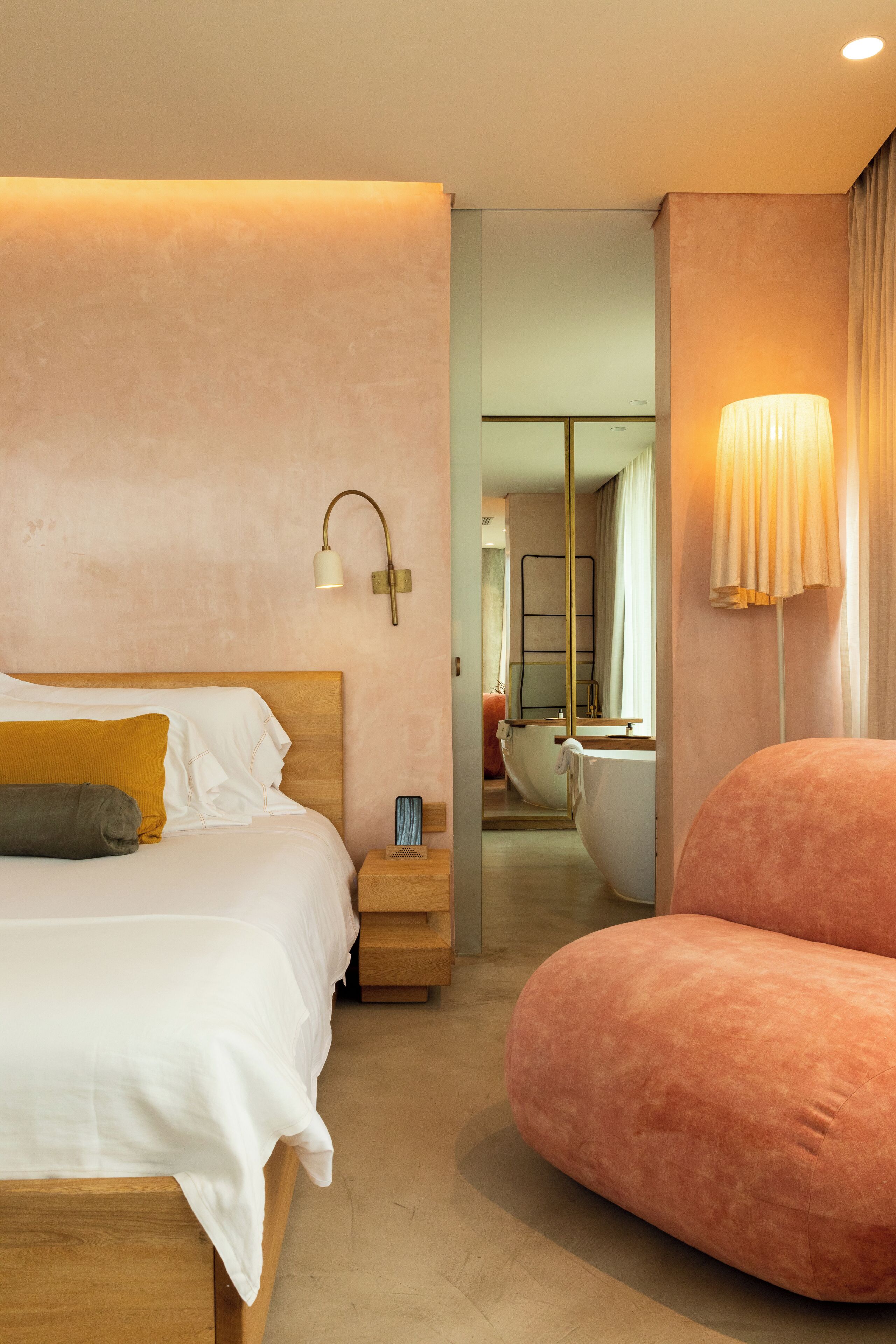 1 bedroom, egyptian cotton sheets, premium bedding, down duvets