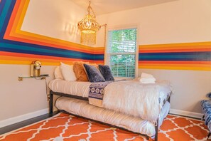 2 bedrooms, desk, iron/ironing board, WiFi