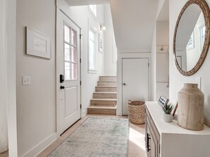 Interior - Carlton Landing-Cozy cottage nestled on lower Boardwalk! (Carlton Landing)