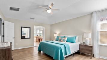 4 habitaciones, tabla de planchar con plancha y cuna de viaje