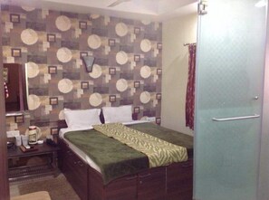 Habitació Deluxe (AC) | 1 dormitori, llençols de cotó egipci i roba de llit d'alta qualitat 