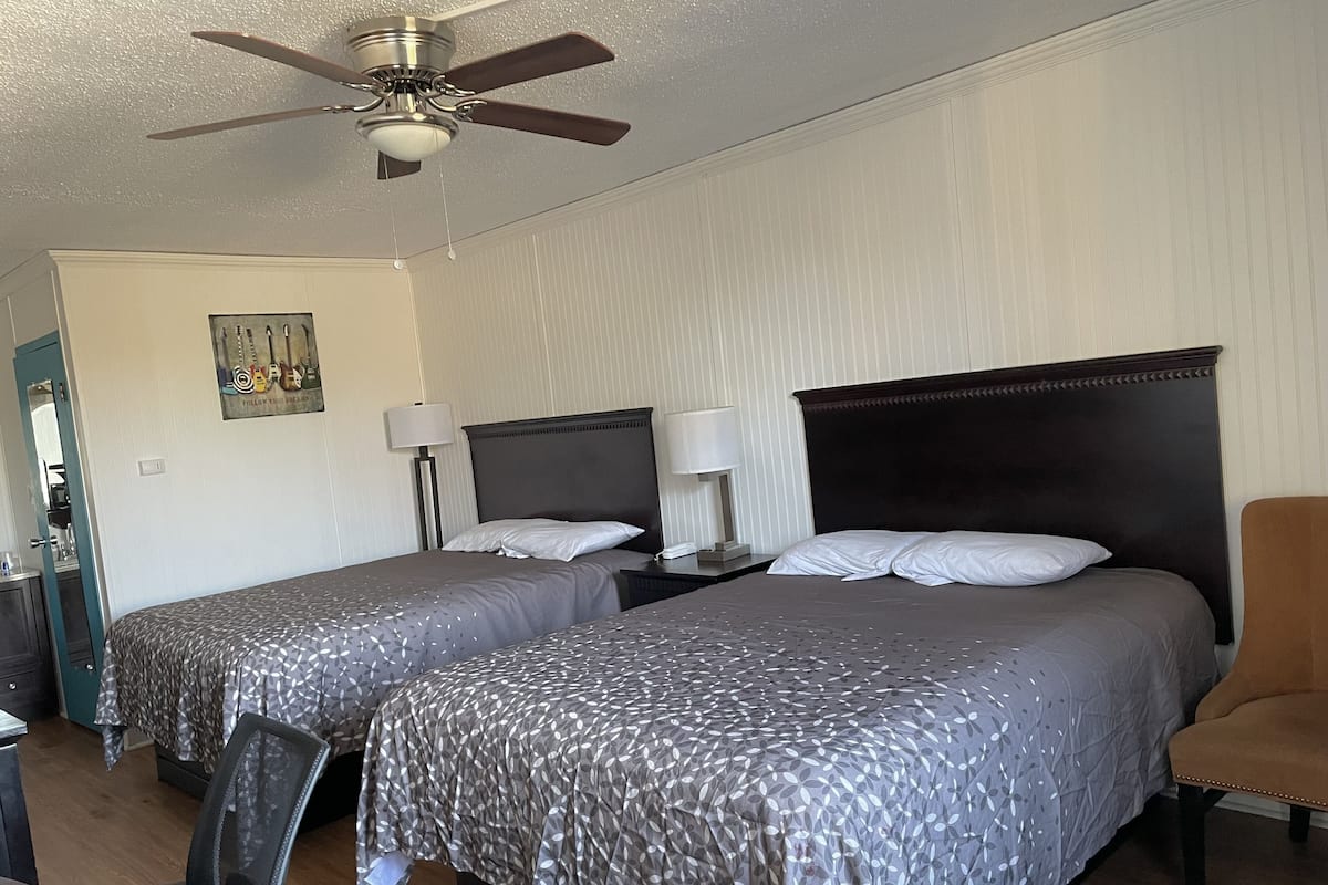 Individually furnished, desk, free WiFi, bed sheets