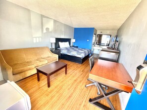 Individually furnished, desk, free WiFi, bed sheets - Rodeway Inn Nashville Donelson (Nashville)