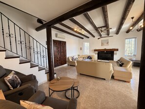 TV, fireplace - Ref. Cat01 - Cozy villa with stunning sea views (Rosas / Roses)