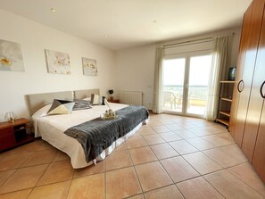 4 bedrooms, iron/ironing board, free WiFi, bed sheets - Ref. Ibi06 - (Rosas / Roses)