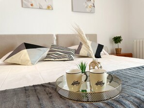 4 slaapkamers, een strijkplank/strijkijzer, gratis wifi, beddengoed