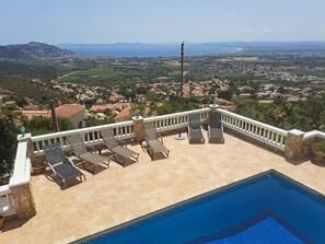 Pool - Lovely and spacious villa in an unique location for 8 pers. (Rosas / Roses)