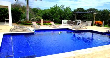 Casa Quinta con Piscina Privada Girardot