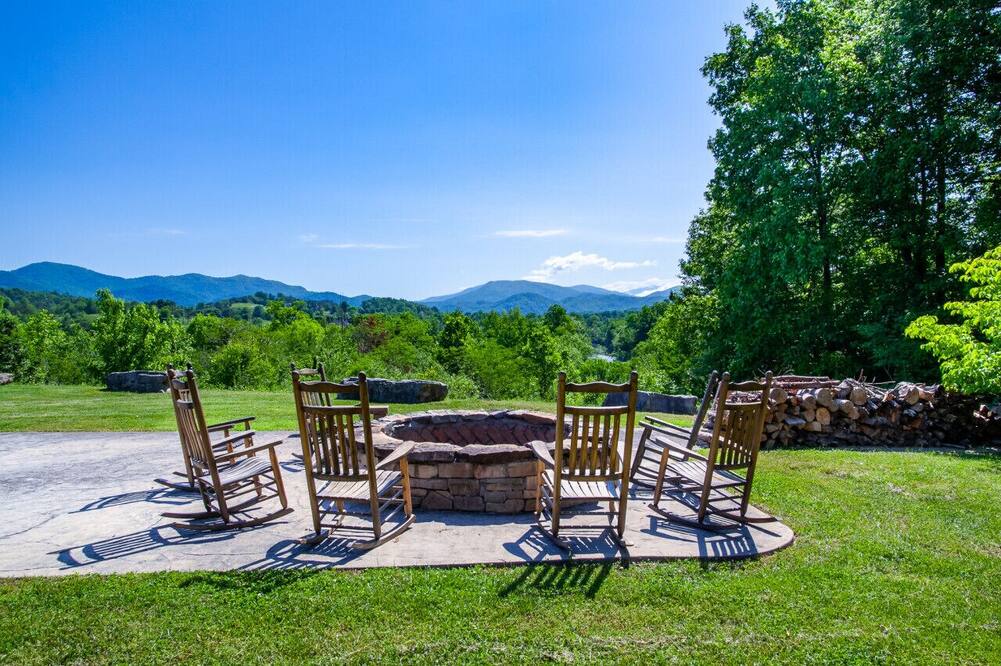 Smokies Sanctuary w\/ Mountain Views & Resort Perks