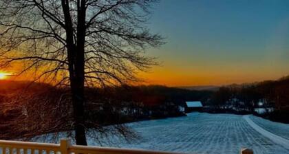 Secluded 21 acre family get-away! Close to Rails to Trails bike path. Sleeps 8+