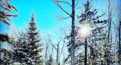 Escape to ADK Camp Cardinal: Your Adirondack Luxury Retreat Awaits!