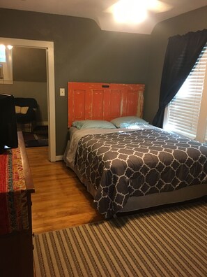 3 bedrooms, desk, iron/ironing board, free WiFi