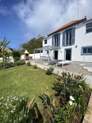 Terrace/patio - Beautiful country Villa with a small house onsite which together sleeps 6 people (Estreito da Calheta Madeira)