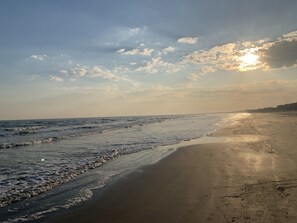 Beach nearby, sun-loungers, beach towels