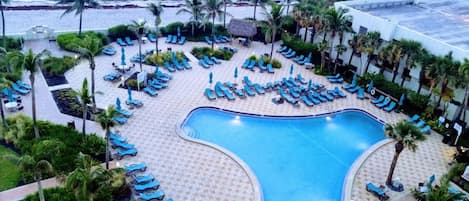 Piscina all'aperto, una piscina riscaldata