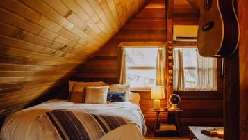 Iron/ironing board, travel crib, free WiFi, bed sheets