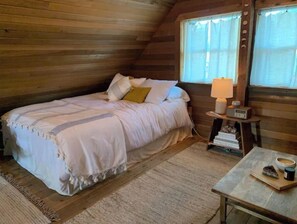 Travel cot, free WiFi, bed sheets