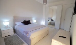 2 chambres, fer et planche à repasser, Wi-Fi, draps fournis