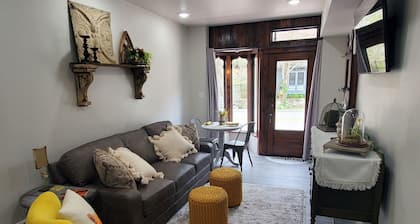 HIstoric Tiny House - Down on Main Street!