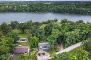Exterior - 5+ BR lakefront home w/swim dock. High Speed WiFi. (Shell Knob)