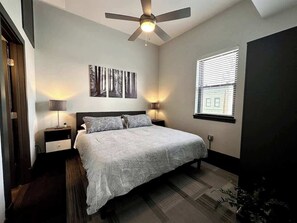 1 habitación, tabla de planchar con plancha, wifi gratis y ropa de cama