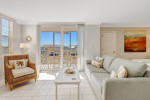 Studio (Beach & Tennis 3508) | Living room - Beach & Tennis 3508 (Bonita Springs)