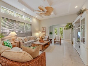 Huis (Casablanca) | Woonkamer | Flatscreentelevisie en een tafeltennistafel