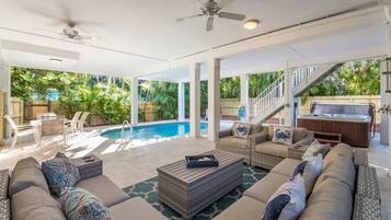 House (Casablanca) | Living room | Flat-screen TV, table tennis