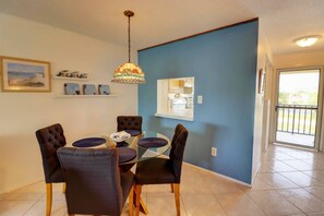 Condo (16360 Dublin Cir #202) | Private kitchen | Dining tables - 16360 Dublin Cir #202 (Fort Myers)