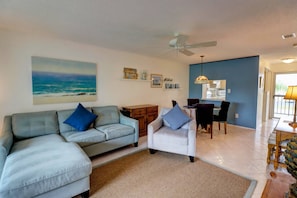 Lägenhet (16360 Dublin Cir #202) | Vardagsrum