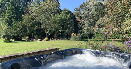 Fabulous country retreat , lovely house , hot tub and set in beautiful gardens