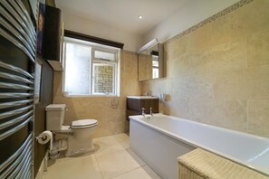 Badewanne, Haartrockner, Toilettenpapier