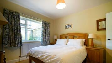 4 Schlafzimmer, Bügeleisen/Bügelbrett, kostenloses WLAN, Bettwäsche